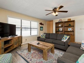 The Flip Side by Meyer Vacation Rentals