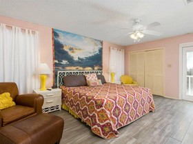 The Flip Side by Meyer Vacation Rentals