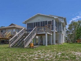 The Flip Side by Meyer Vacation Rentals