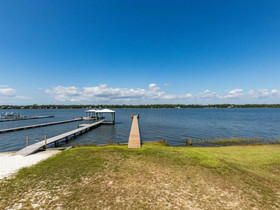 The Flip Side by Meyer Vacation Rentals