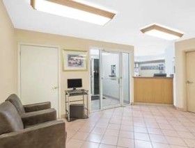 Days Inn by Wyndham Hamilton