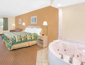 Days Inn by Wyndham Hamilton