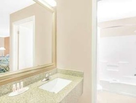 Days Inn by Wyndham Hamilton