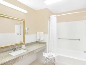 Days Inn by Wyndham Hamilton