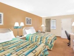 Days Inn by Wyndham Hamilton