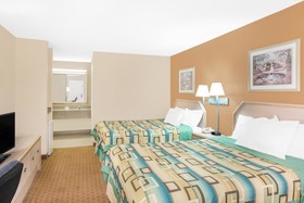 Days Inn by Wyndham Hamilton