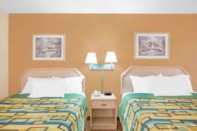 Days Inn by Wyndham Hamilton