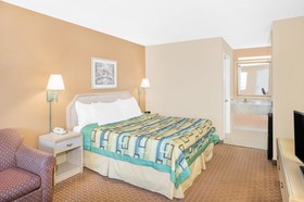 Days Inn by Wyndham Hamilton