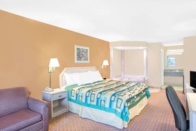 Days Inn by Wyndham Hamilton