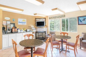 Days Inn by Wyndham Hamilton