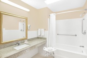 Days Inn by Wyndham Hamilton