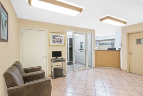 Days Inn by Wyndham Hamilton