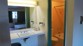 Hamilton Holiday Motel