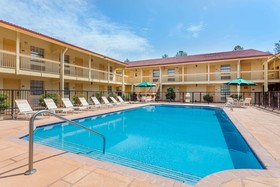 Motel 6 Huntsville, AL - University Dr