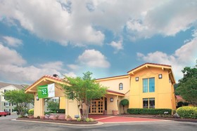 Motel 6 Huntsville, AL - University Dr