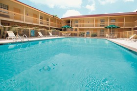 Motel 6 Huntsville, AL - University Dr