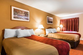Econo Lodge Inn & Suites
