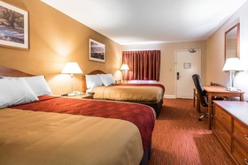 Econo Lodge Inn & Suites