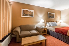 Econo Lodge Inn & Suites