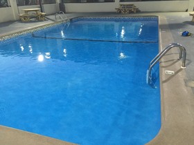 Econo Lodge Inn & Suites