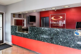 Econo Lodge Inn & Suites