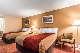 Econo Lodge Inn & Suites