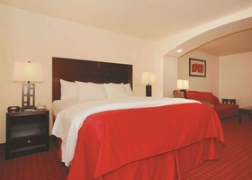 La Quinta Inn & Suites Huntsville Airport Madison