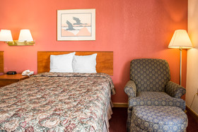 Econo Lodge Madison Airport