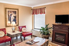 Econo Lodge Madison Airport