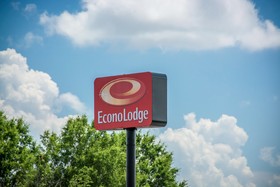Econo Lodge Madison Airport
