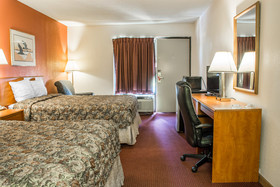 Econo Lodge Madison Airport