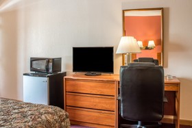 Econo Lodge Madison Airport