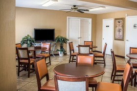 Econo Lodge Madison Airport