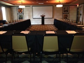 Holiday Inn Express & Suites Huntsville Airport