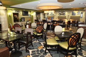 Holiday Inn Express & Suites Huntsville Airport