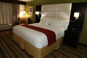 Holiday Inn Express & Suites Huntsville Airport