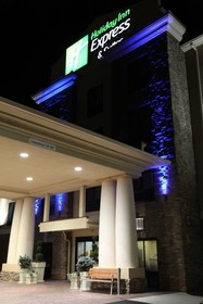 Holiday Inn Express & Suites Huntsville Airport