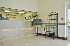 Days Inn & Suites by Wyndham Mobile