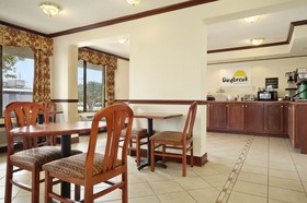 Days Inn & Suites by Wyndham Mobile