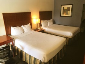 Days Inn & Suites by Wyndham Mobile