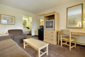 Days Inn & Suites by Wyndham Mobile