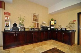 Days Inn by Wyndham North Mobile