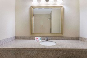 Days Inn by Wyndham North Mobile