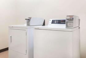 Days Inn by Wyndham North Mobile