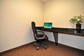 Days Inn by Wyndham North Mobile