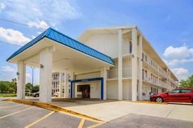 OYO Hotel Mobile, AL I-65 at Airport Blvd