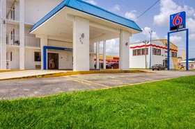 OYO Hotel Mobile, AL I-65 at Airport Blvd