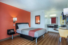 OYO Hotel Mobile, AL I-65 at Airport Blvd