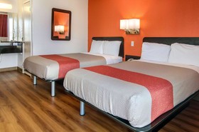 OYO Hotel Mobile, AL I-65 at Airport Blvd