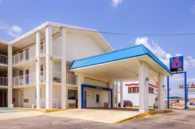 OYO Hotel Mobile, AL I-65 at Airport Blvd